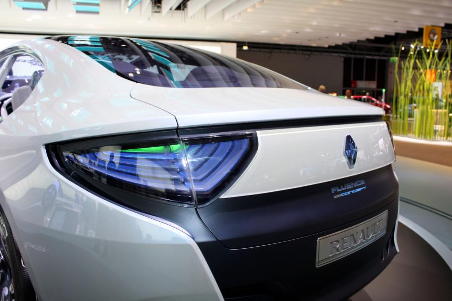  Renault Fluence Z.E. Concept 2009 года  (фото 8 из 103)